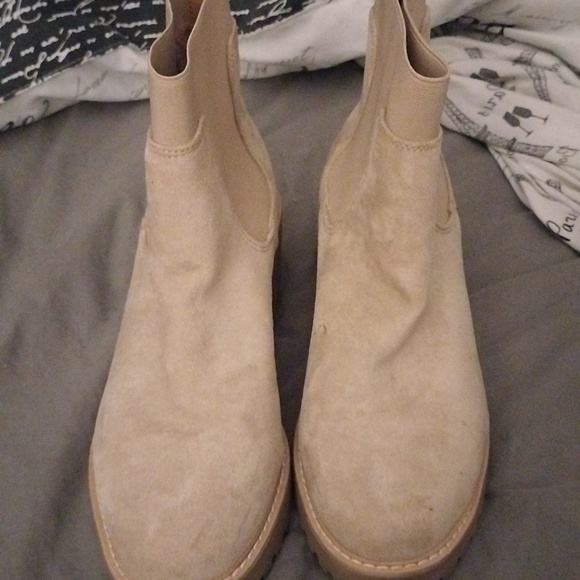 Preloved Faux suede wedge ankle boot - Picture 6 of 8